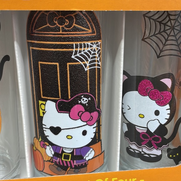 24HR DROP ⬇️ Hello Kitty Halloween Glass Set - Picture 6 of 6